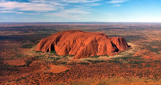 Улуру: самая знаковая достопримечательность Австралии и самый большой монолит в мире