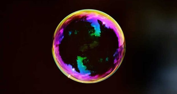 Физикам удалось создать «мыльные пузыри», которые продержались больше года